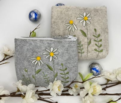 Felt pouch SPRING with 10 pieces Original Salzburg Mozartkugeln