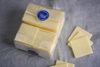 White chocolate squares 300 g